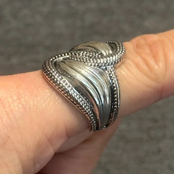 Textured Silver-Tone Double Rope Infinity Knot Statement Ring, Sz 8 - Picture 3 of 7